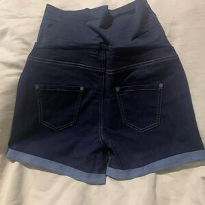 COPY - NWT maternity shorts.
